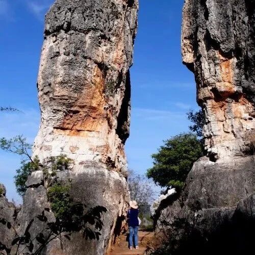 乃古石林：峭壁巉岩话石门