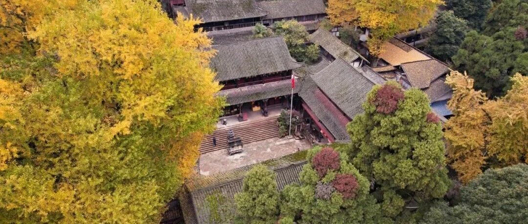 青城山藏了座『千年古观』，一到冬天满眼惊艳！