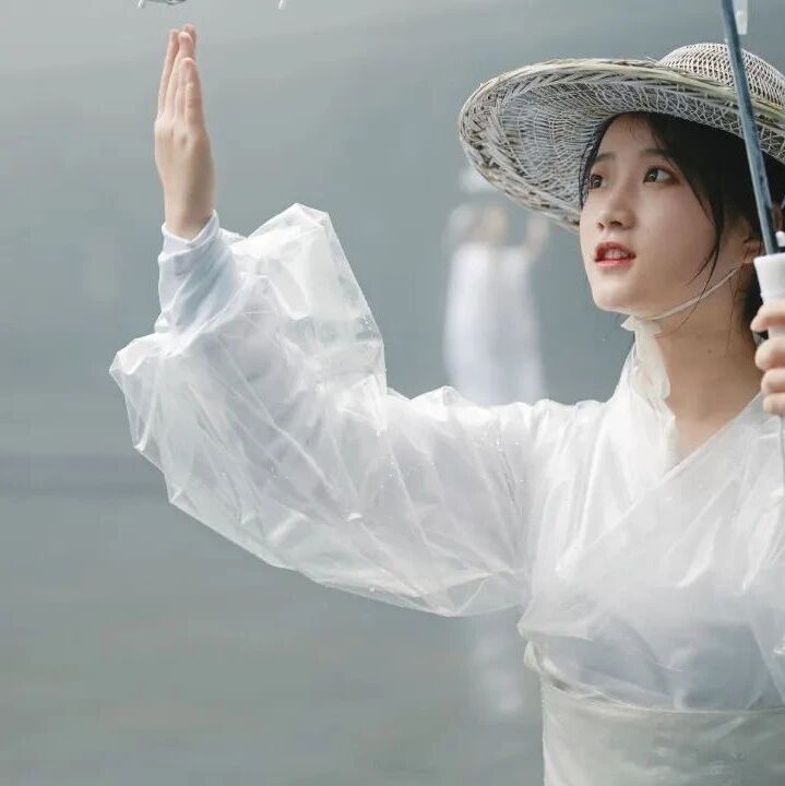 在《只有峨眉山》，和云海对话
