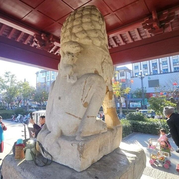洛阳这对石狮子屹立400多年，见证古都桑沧巨变