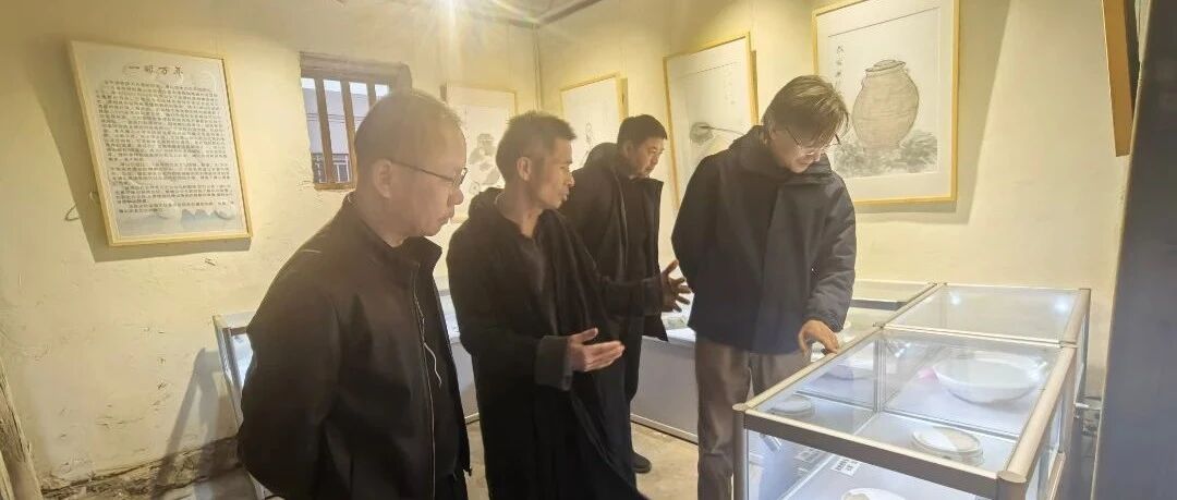 中国艺术研究院陈文璟博士一行到草坪潜经村考察民族特色村寨