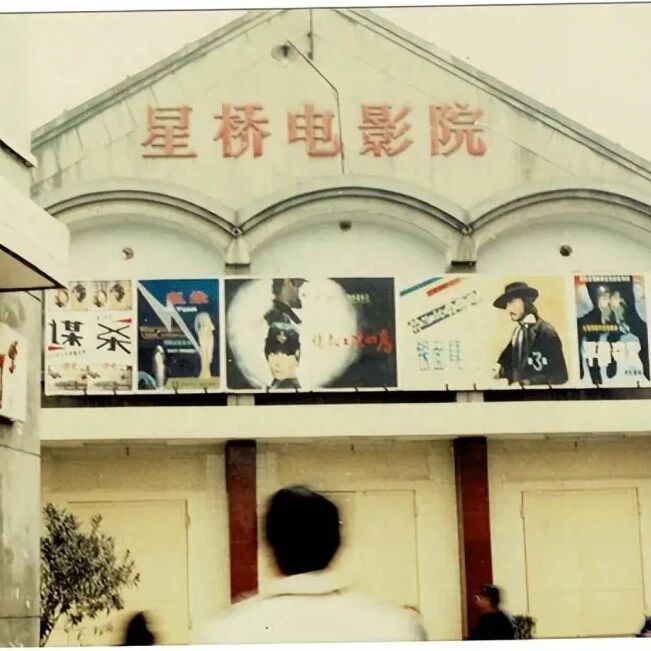 从英雄铜像到关东茶铺：东门城门洞的老成都烟火气