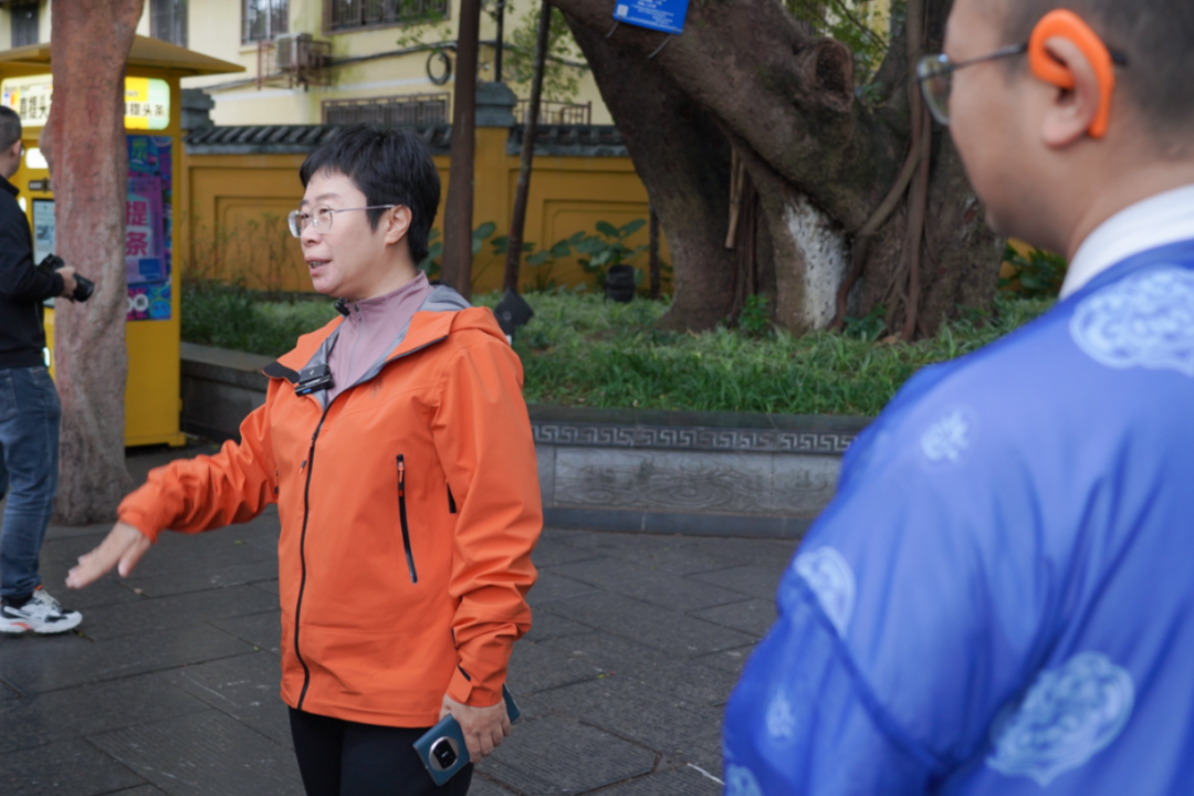 20251109蒙曼游览王府独秀峰 1.png