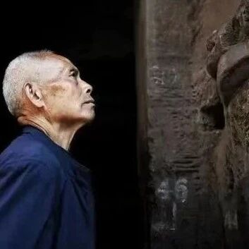 “石”光永驻·接力守望|一人一犬，走出43年国宝“零失窃”纪录——记安岳石窟守护人吴忠富