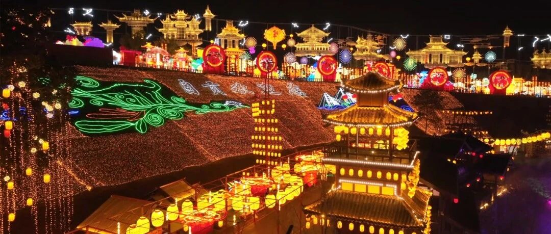 杀疯了！自贡灯会下雪后直接美成“天宫分宫”！